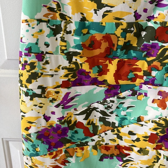 Dress - Picture 3 of 4